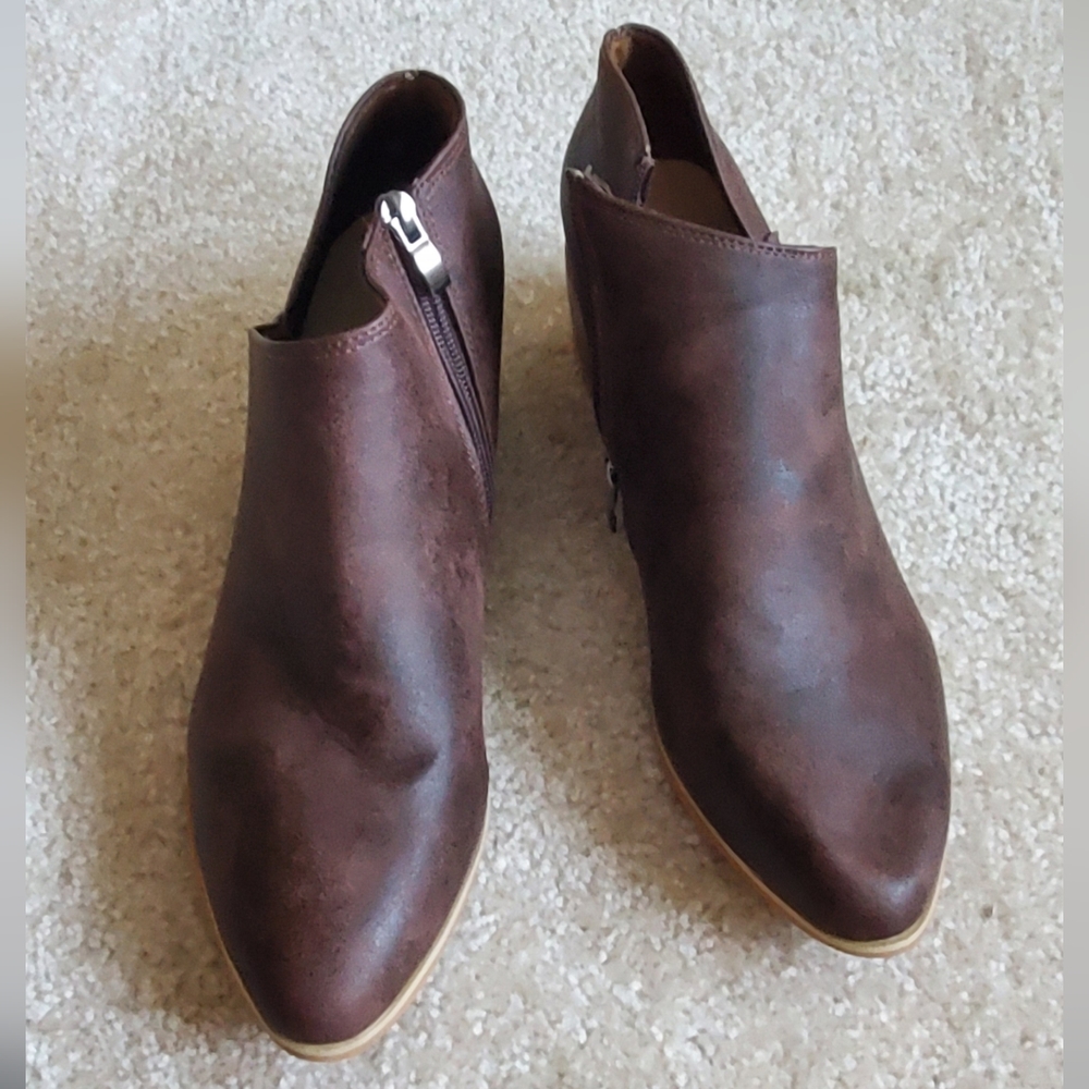 Dark Brown Women's Zip Up Booties From Overseas, Size 40 (Euro Size), New in Box